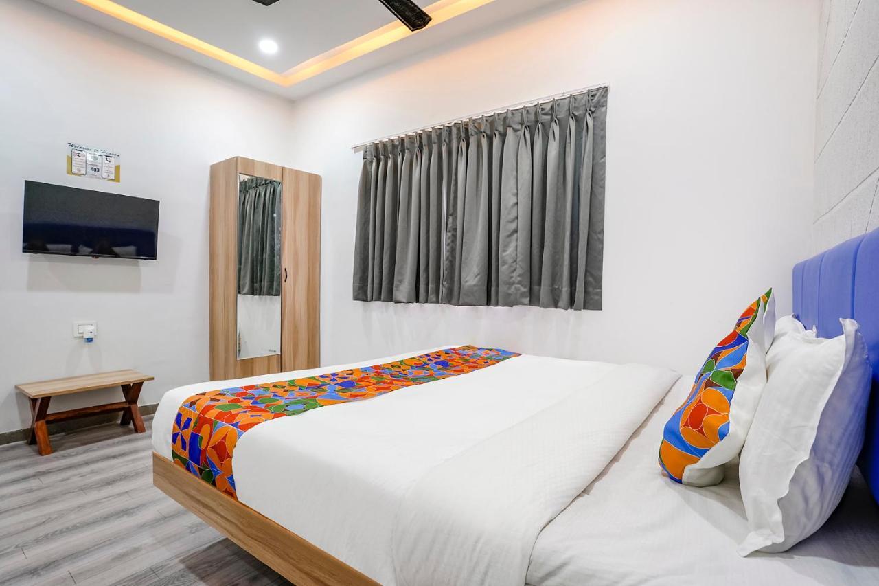 Fabhotel Vrundavan, Athwa Bhatha Exterior photo